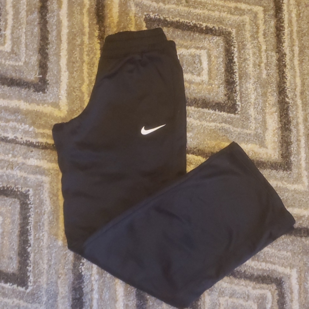 Nike therma-fit joggers